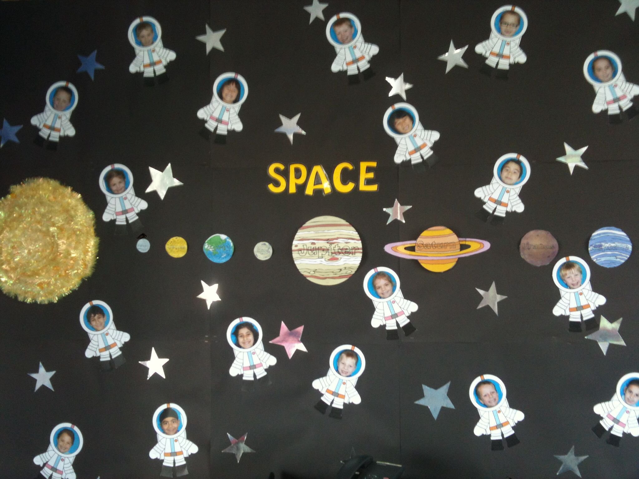 оформление зала на день космонавтики в детском саду
