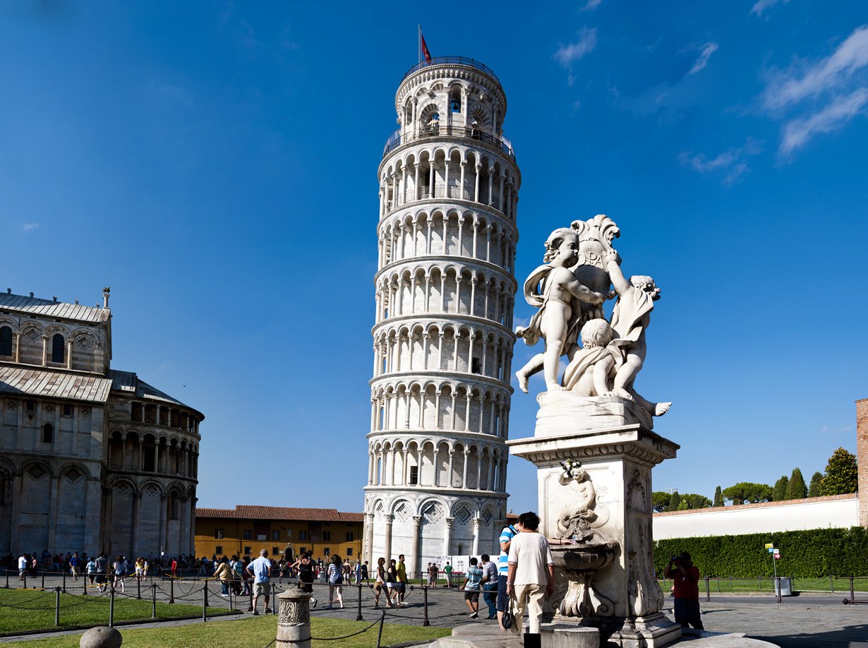 Любой архитектурный памятник. Пизанская башня Италия. Пизанская башня фото. Колизей и Пизанская башня в Италии. Пизанская башня ЮНЕСКО.