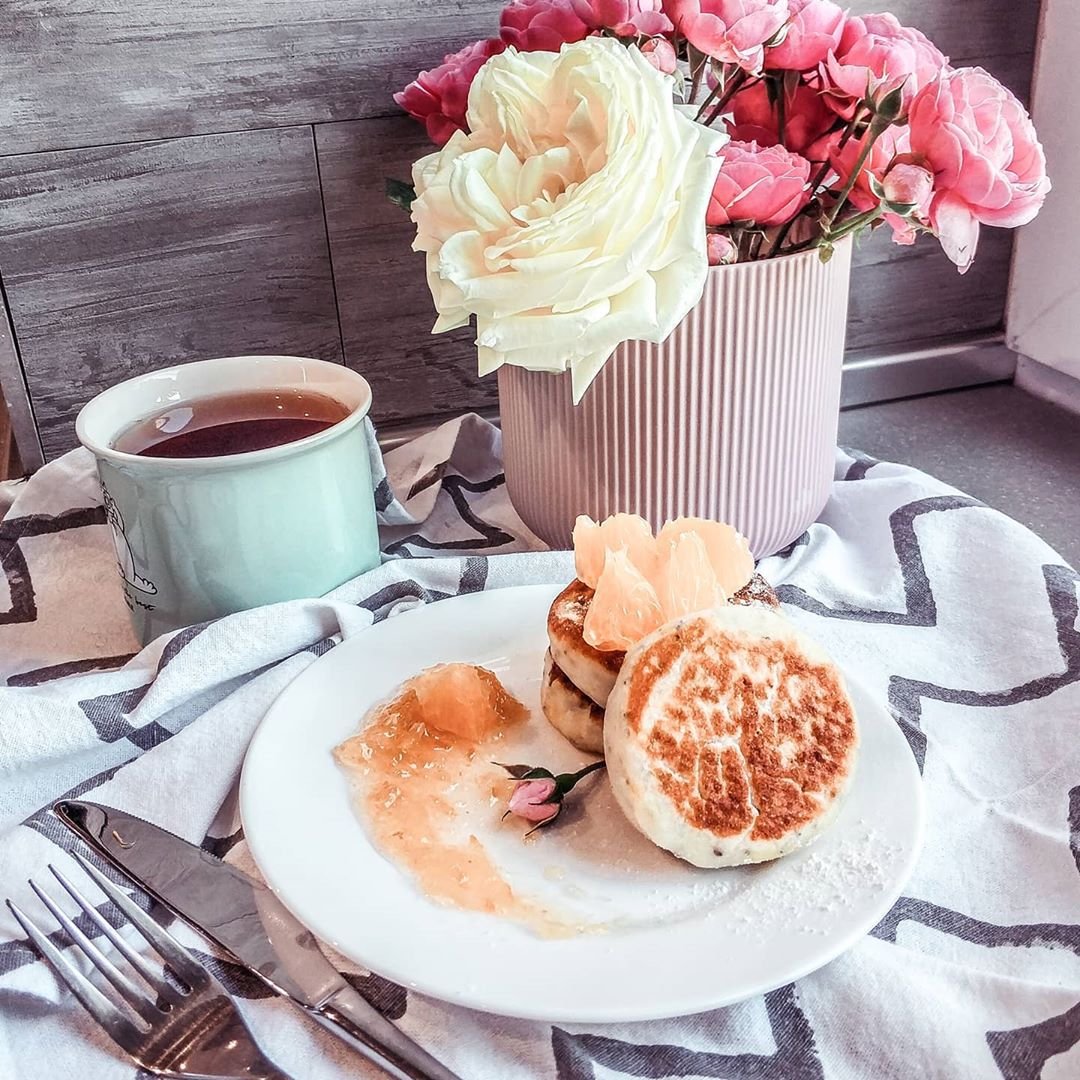 Это было красивое утро. Красивый завтрак. Завтрак с цветами. Красивый завтрак с цветами. Доброе утро стильные.