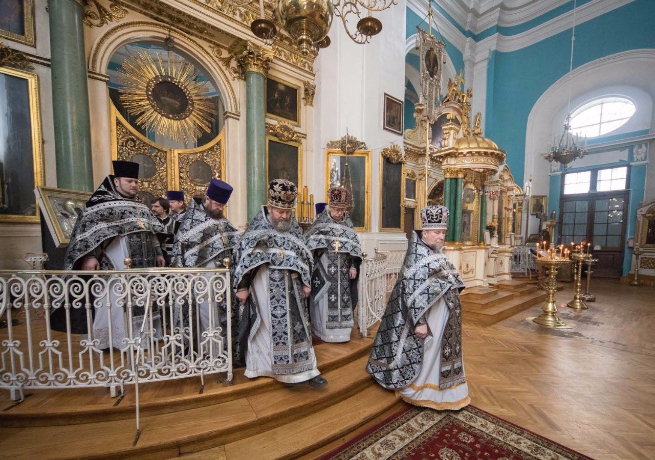 Церковь где отпевали навального. Служба в князь Владимирском соборе.