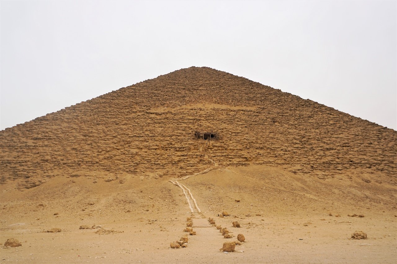 Пирамида Джосера Саккара Египет. Пирамида Снофру. Пирамида фараона Снофру в Саккара. Пирамида Аменемхета i.