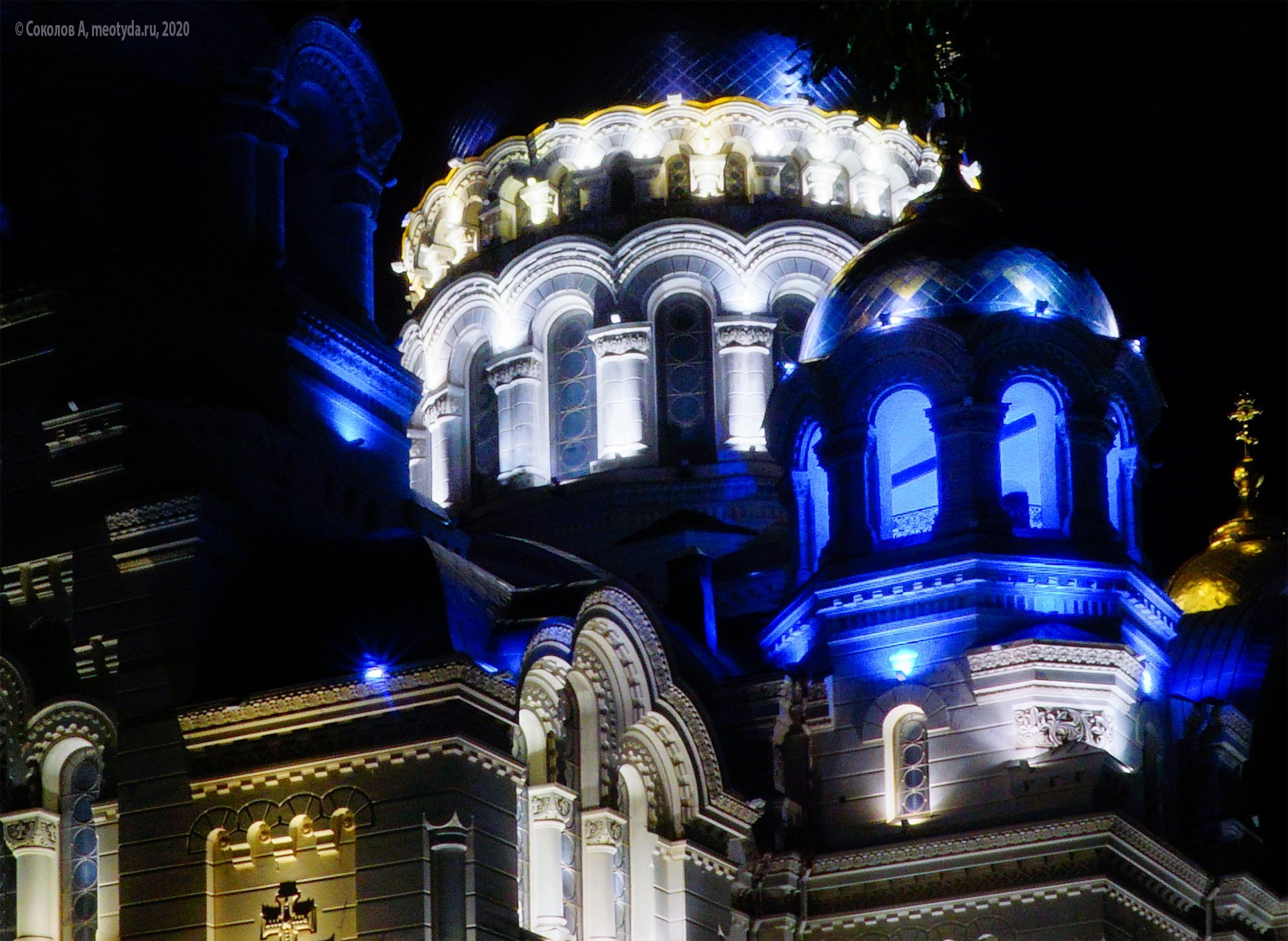 Кристалл новочеркасск. Вознесенский храм в Новочеркасске. Ночная подсветка Новочеркасского собора.