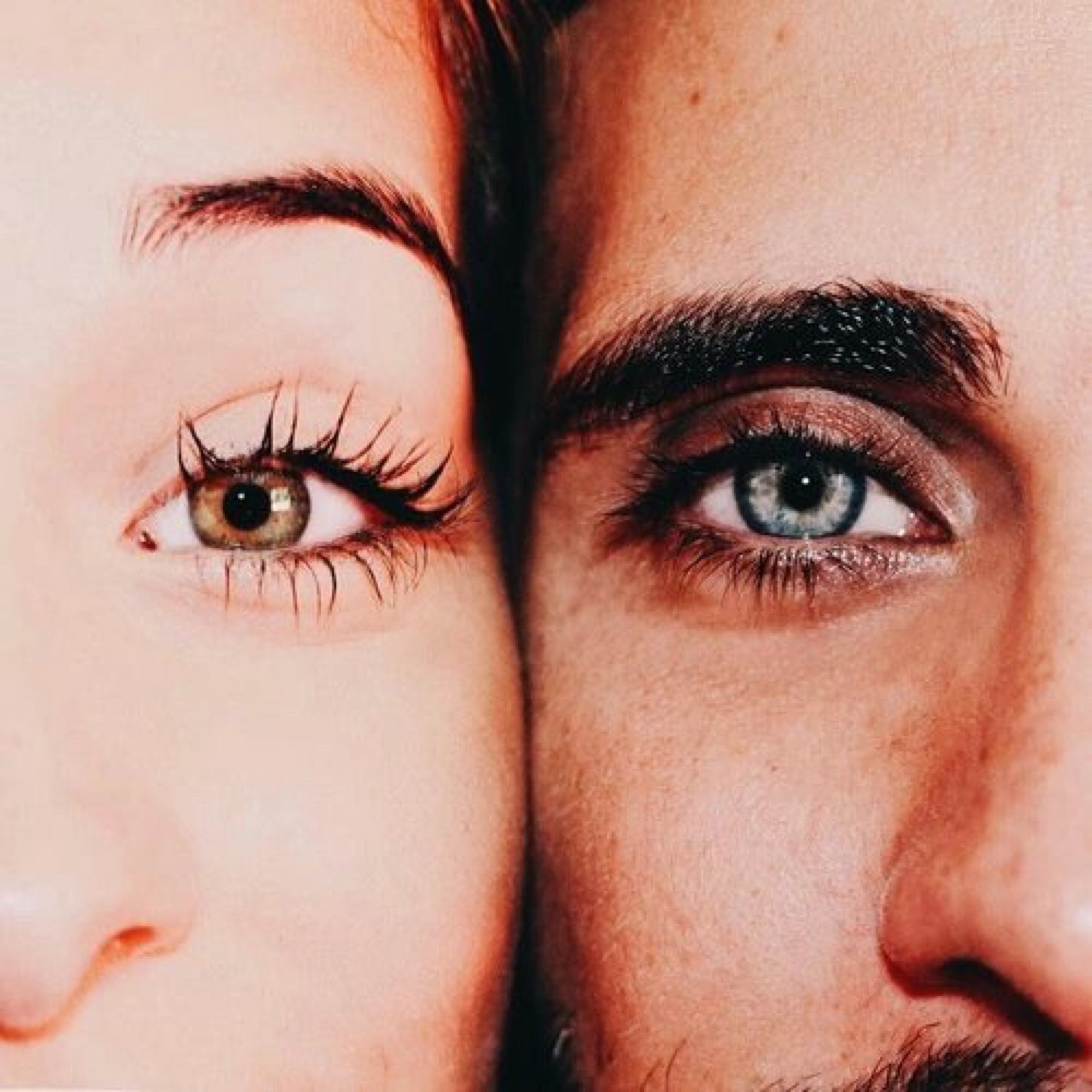 Несколько лицо. Мужской и женский глаз. Два глаза. Половина лица. Два глаза мужские.