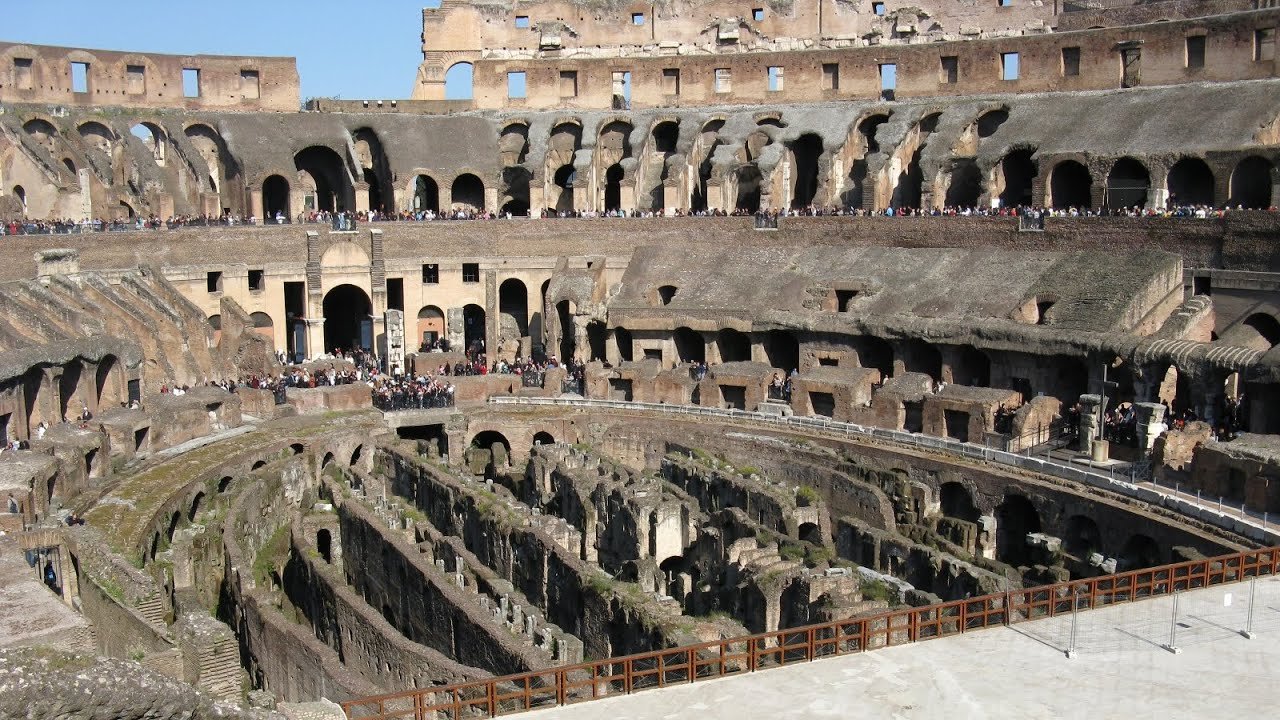 Колизей рядом. Колизей Арена Италия. Колизей в древнем Риме. Театр в древнем Риме Колизей. Стадион в Риме Колизей.