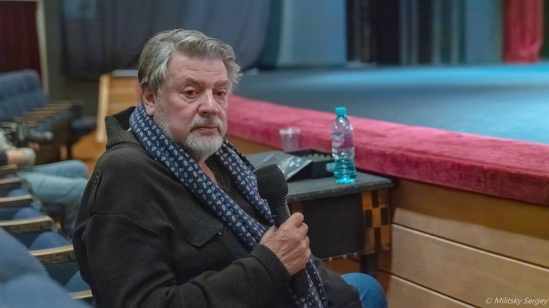 петр кравченко директор театра сатиры