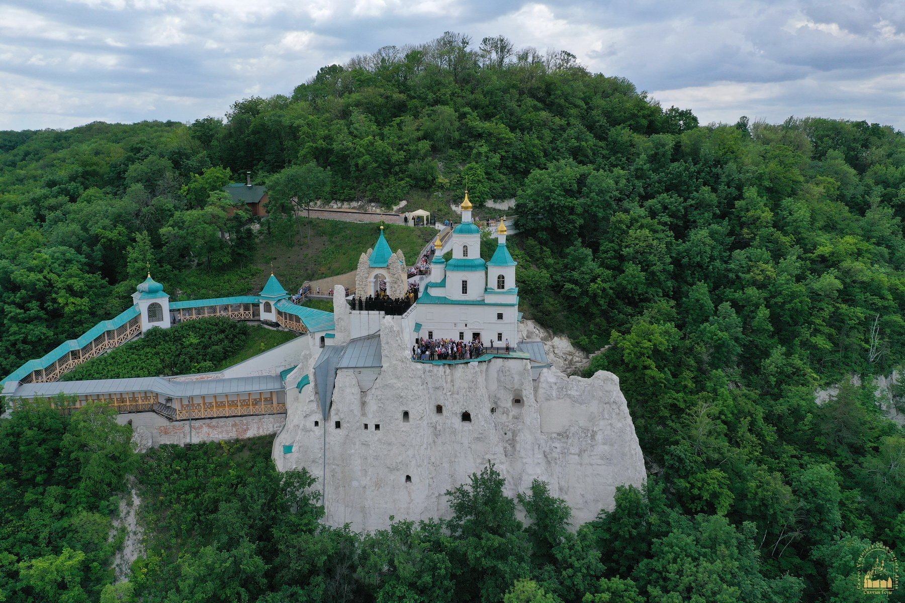 Святогорский мужской монастырь в донецкой области фото