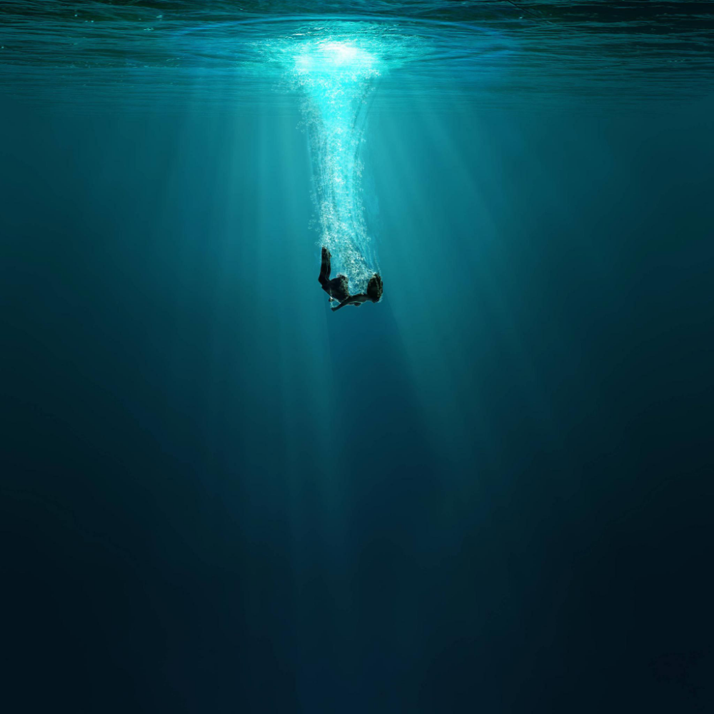 Звук морской глубины. Глубокий океан. Человек на глубине. Тонущий человек.