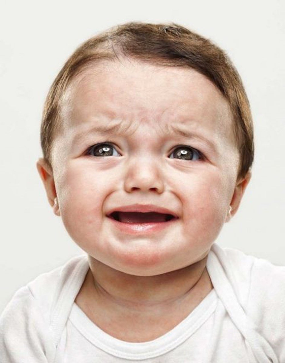 Почему грустное лицо. Лицо младенца. Эмоции для детей. Эмоции картинки. Веселое лицо.