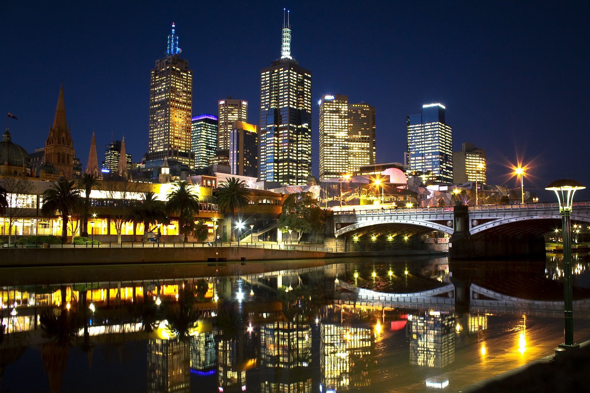 Картинки города. Мельбурн столица Австралии. Мельбурн Виктория Австралия ночью. Австралия небоскребы Мельбурна. Город Австралии Латроб-Сити.