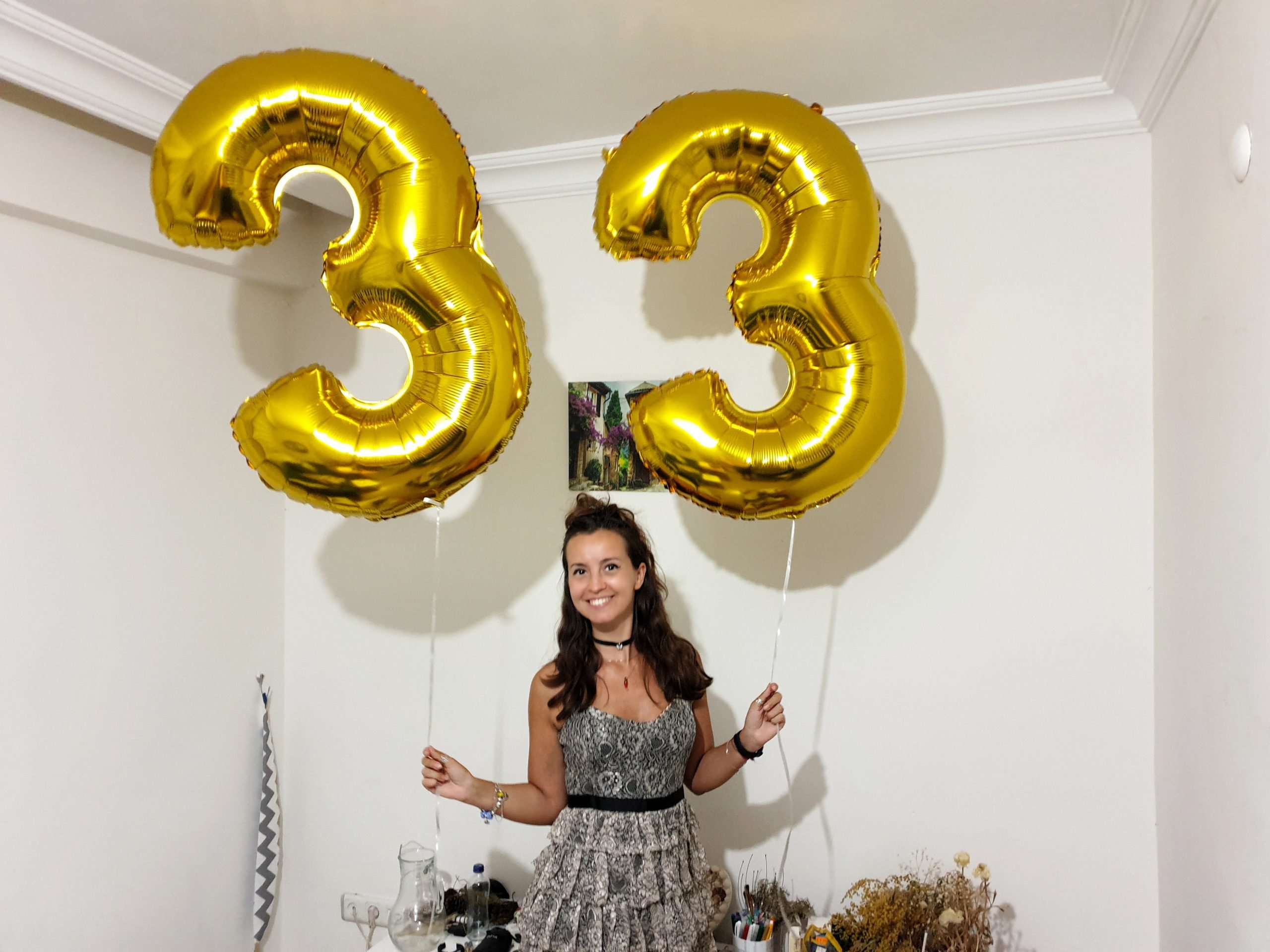Тот самый 33 года. Образ на день рождения 30 лет. Фотосессия 30 лет. Фотосессия на день рождения 33. Фотосессия на 30 лет девушке.