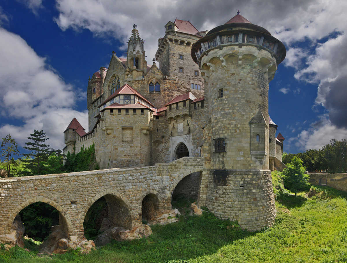 Старинный замок веков был. Замок Кройценштайн Австрия. Замок рапотенштайн Австрия. Замок Кройценштайн, Вена, Австрия. Средневековой замок Кройценштайн.