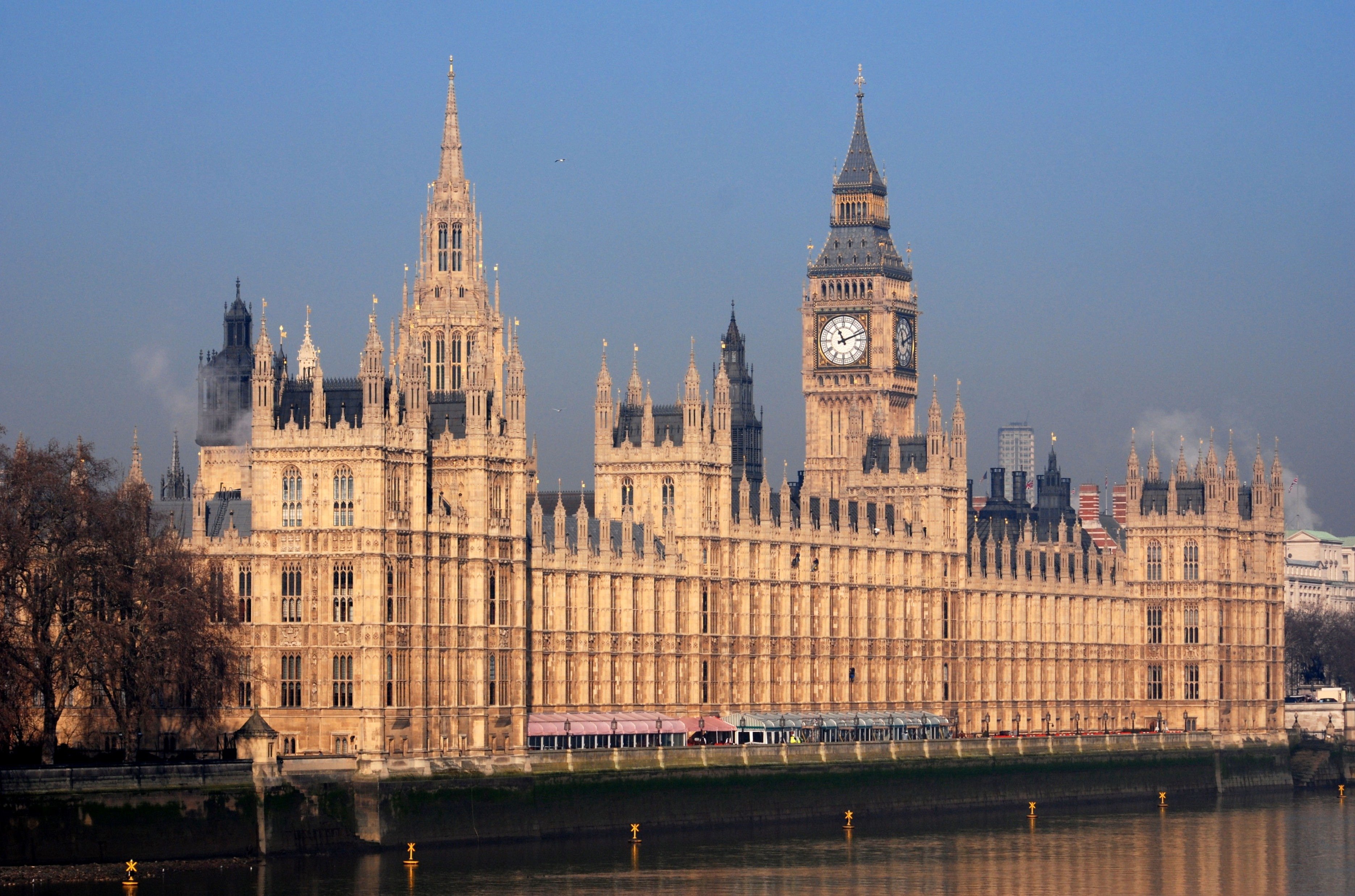 Вестминстер лондон. Вестминстерский дворец (Palace of Westminster).. Houses of Parliament в Лондоне. Великобритания Вестминстерский дворец Биг Бэн. Здание парламента - Вестминстерский дворец.