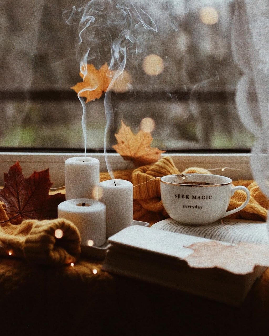 Холодный вечер горячий чай. Уютного вечера. Уютное осеннее утро. Осеннее чаепитие. Осень кофе.
