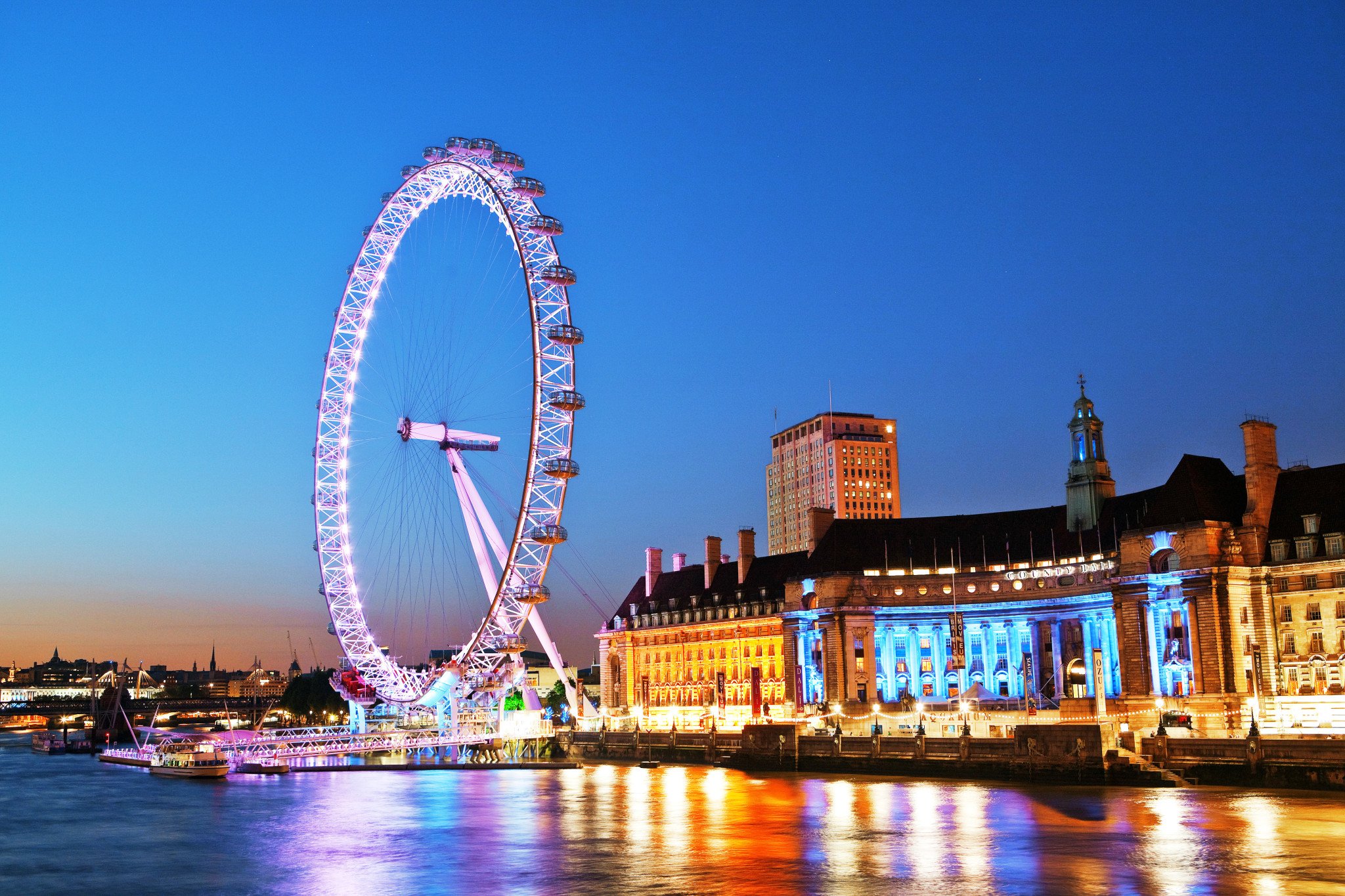 One of the london s. Лондонский глаз. Лондонский глаз Великобритания. Колесо обозрения в Лондоне. London Eye (лондонское колесо обозрения)..