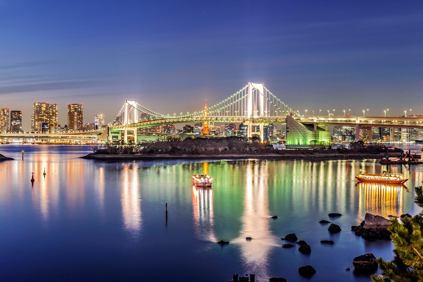 Токийский залив. Токийский залив Иокогама. Мост Эйтай Токио. Остров Одайба Япония. Радужный мост Токио.