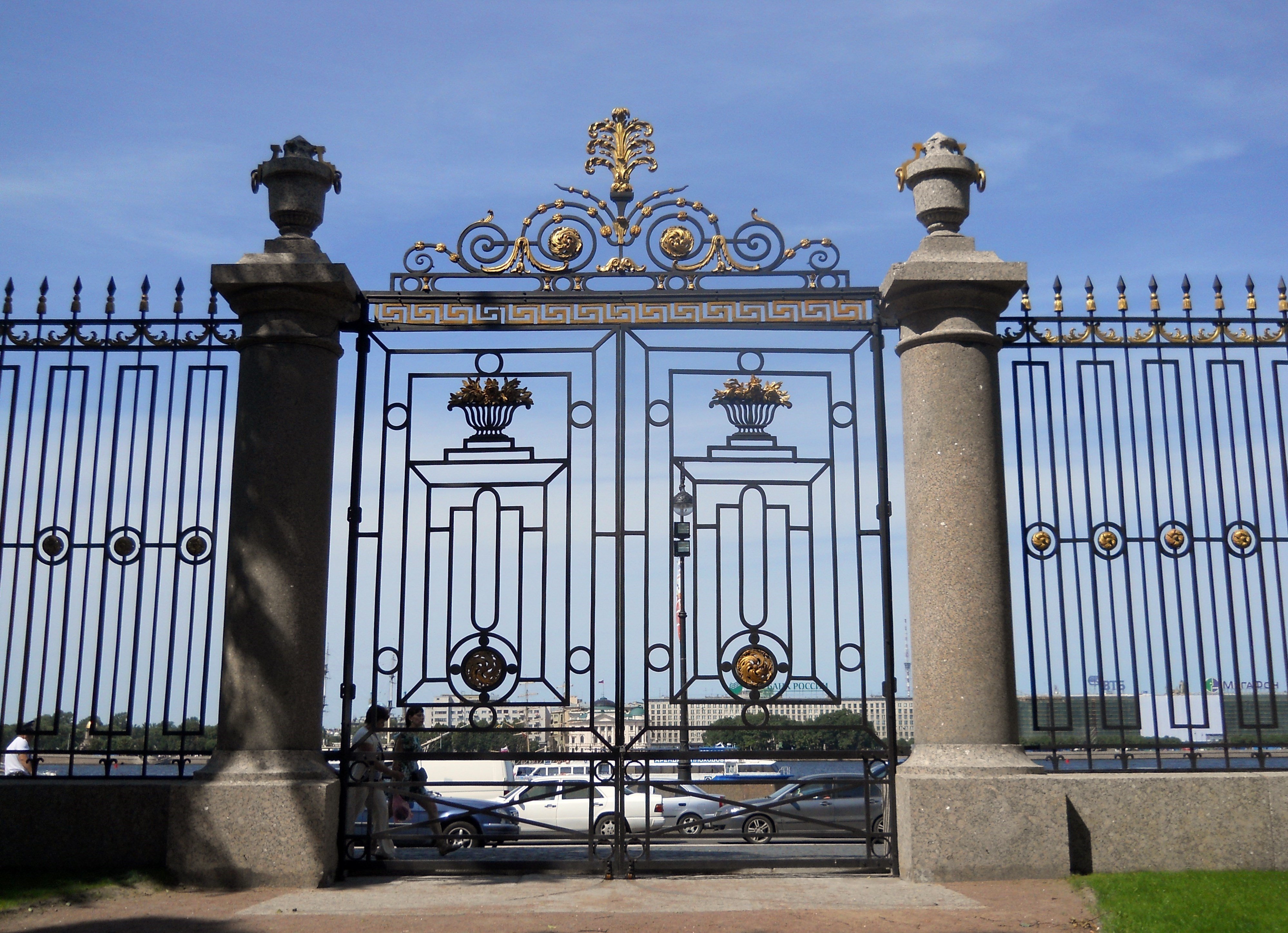 Орнамент ворот и оград летнего сада Санкт-Петербург
