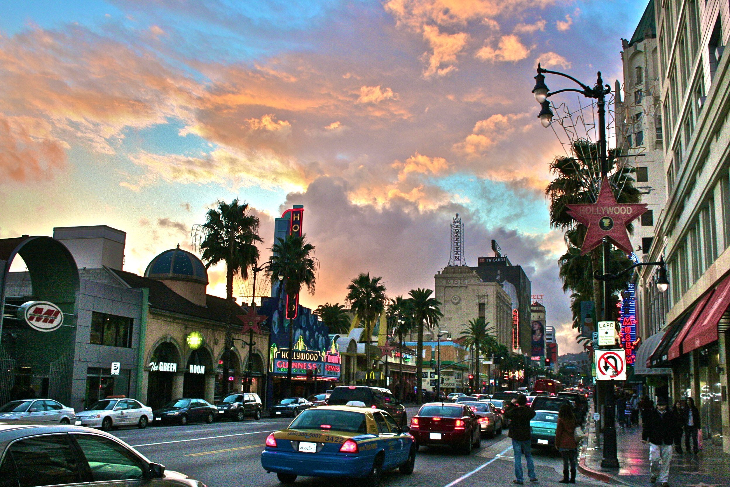 Голливуд это город. Лос-Анджелес Калифорния Голливуд. Бульвар Сансет Лос Анджелес. Пригород Лос Анджелеса. Вест Голливуд Лос Анджелес.