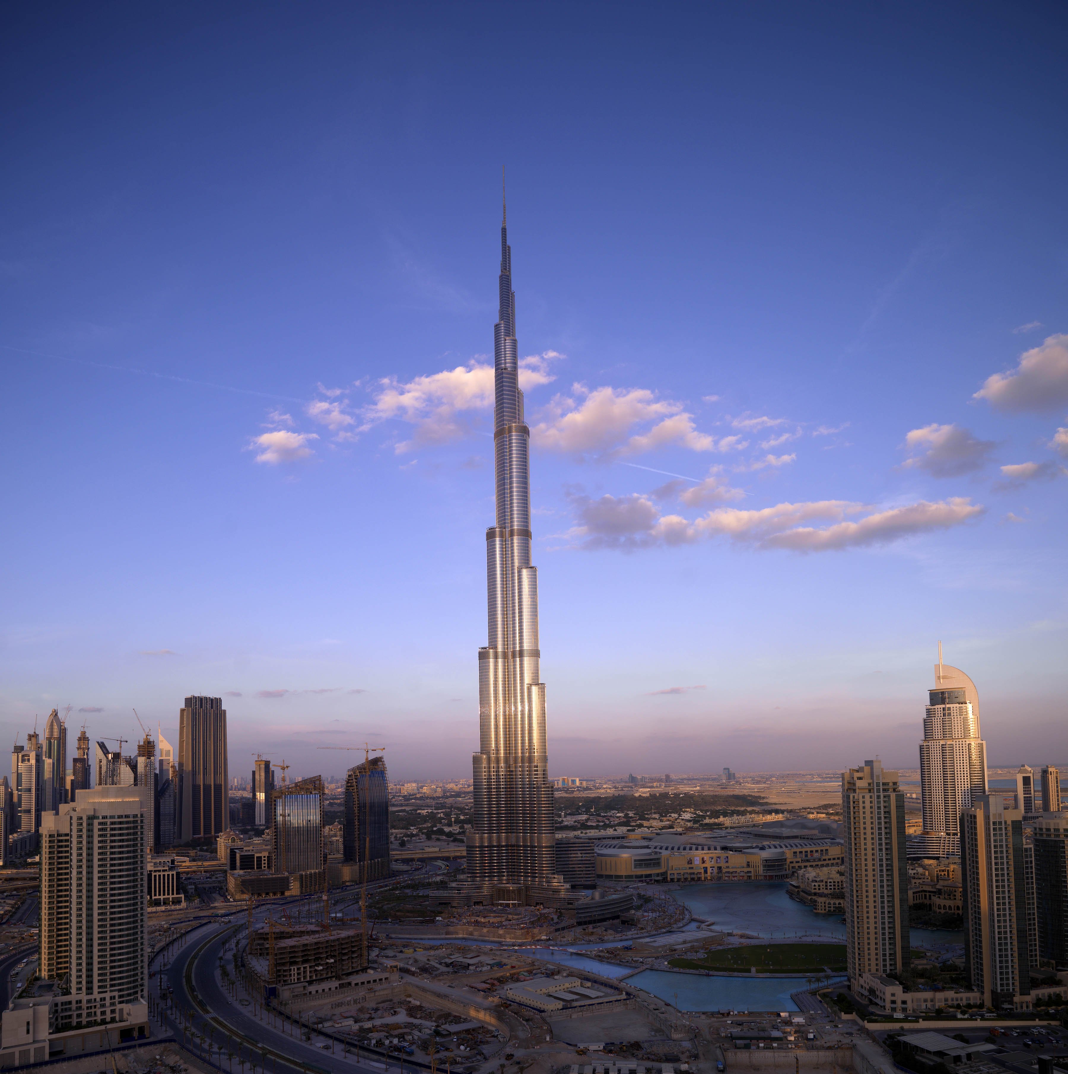Самая высокая башня халифа. Башня Бурдж Халифа. Башня в ОАЭ Бурдж Халифа. Бурдж-Халифа (828 м). Дубай, ОАЭ. Бурдж-Халифа - 828 м.