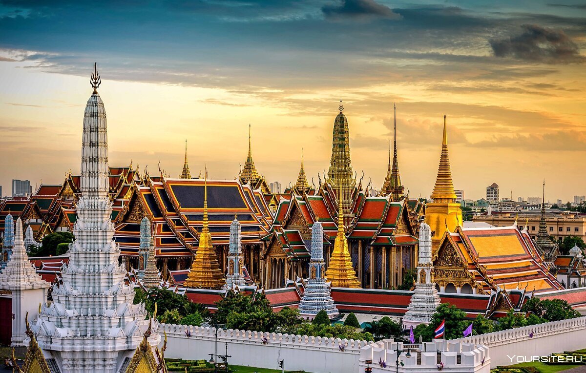 Виды бангкока. Храм изумрудного Будды в Таиланде. Королевский дворец в Бангкоке. Дворец храм Бангкок. Большой дворец (Бангкок).