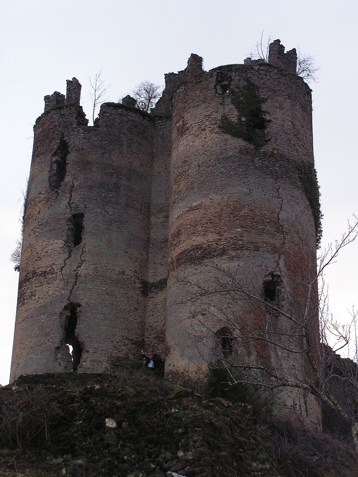 Object destroyed. Разрушенная башня. Разрушенная башня в Словакии. Разрушенная башня на востоке от замка кастроу. Тулуза замок.