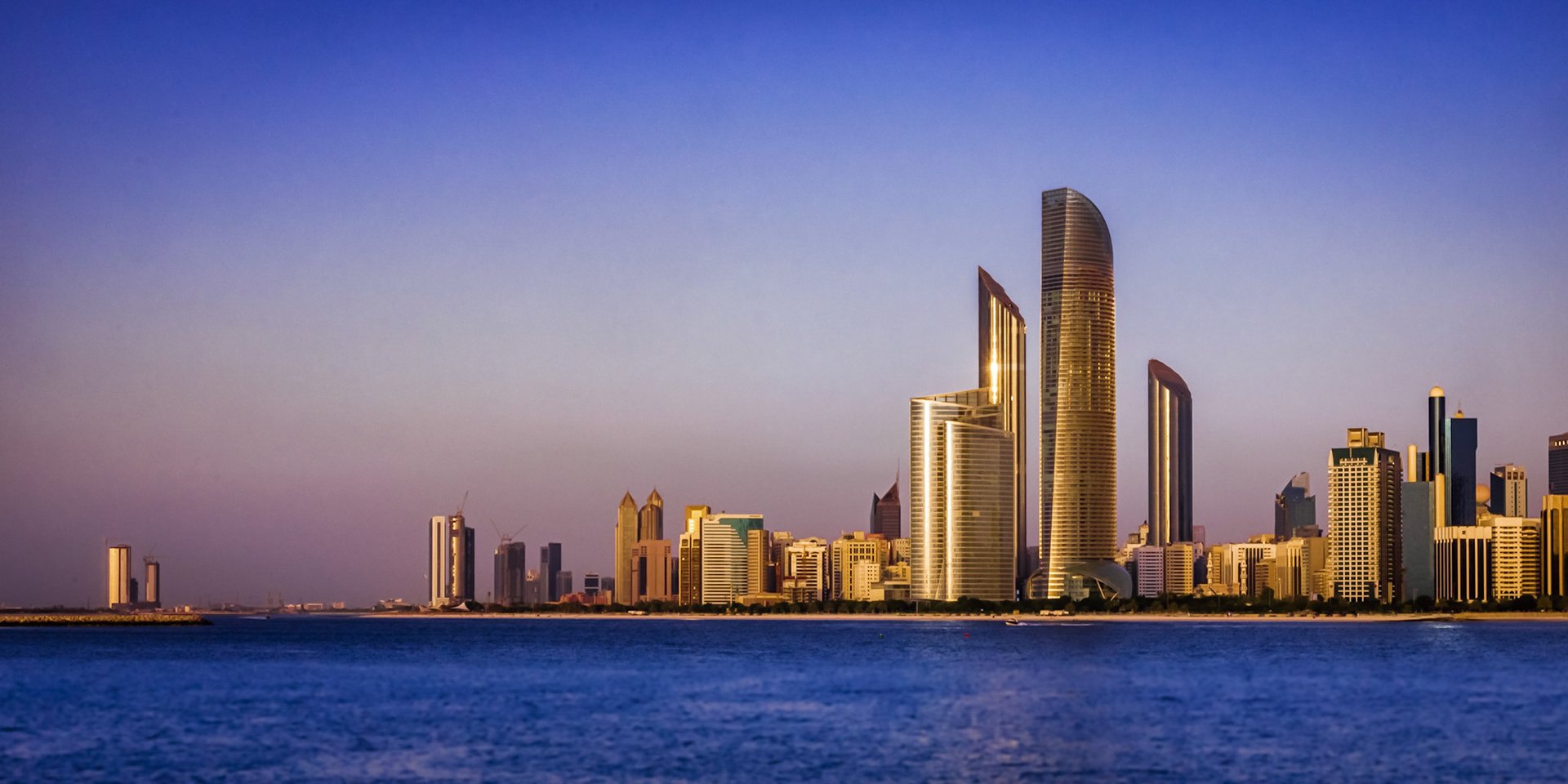 Корниш набережная абу. Набережная Корниш в Абу-Даби. Столица ОАЭ Абу-Даби. Corniche набережная Abu Dhabi. Панорама набережная Корниш в Абу-Даби.