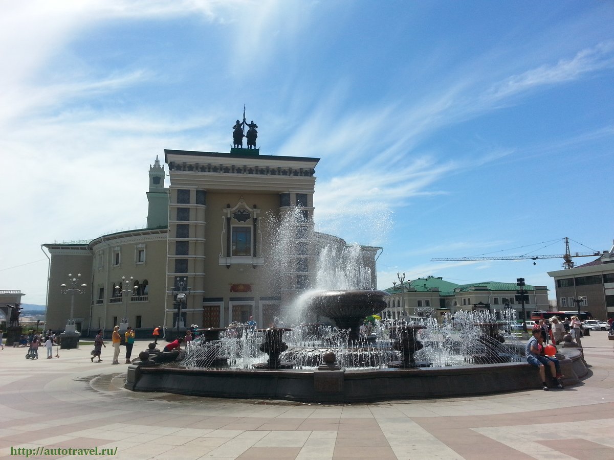Театр оперы и балета Улан-Удэ фонтан
