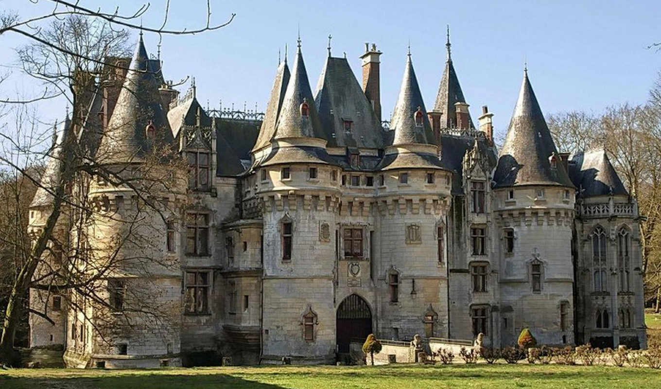 Самый хороший замок. Замок Мариенталь Франция. Замок Бурдезьер Франция. Замок Юссе Франция. Замок анэ во Франции.