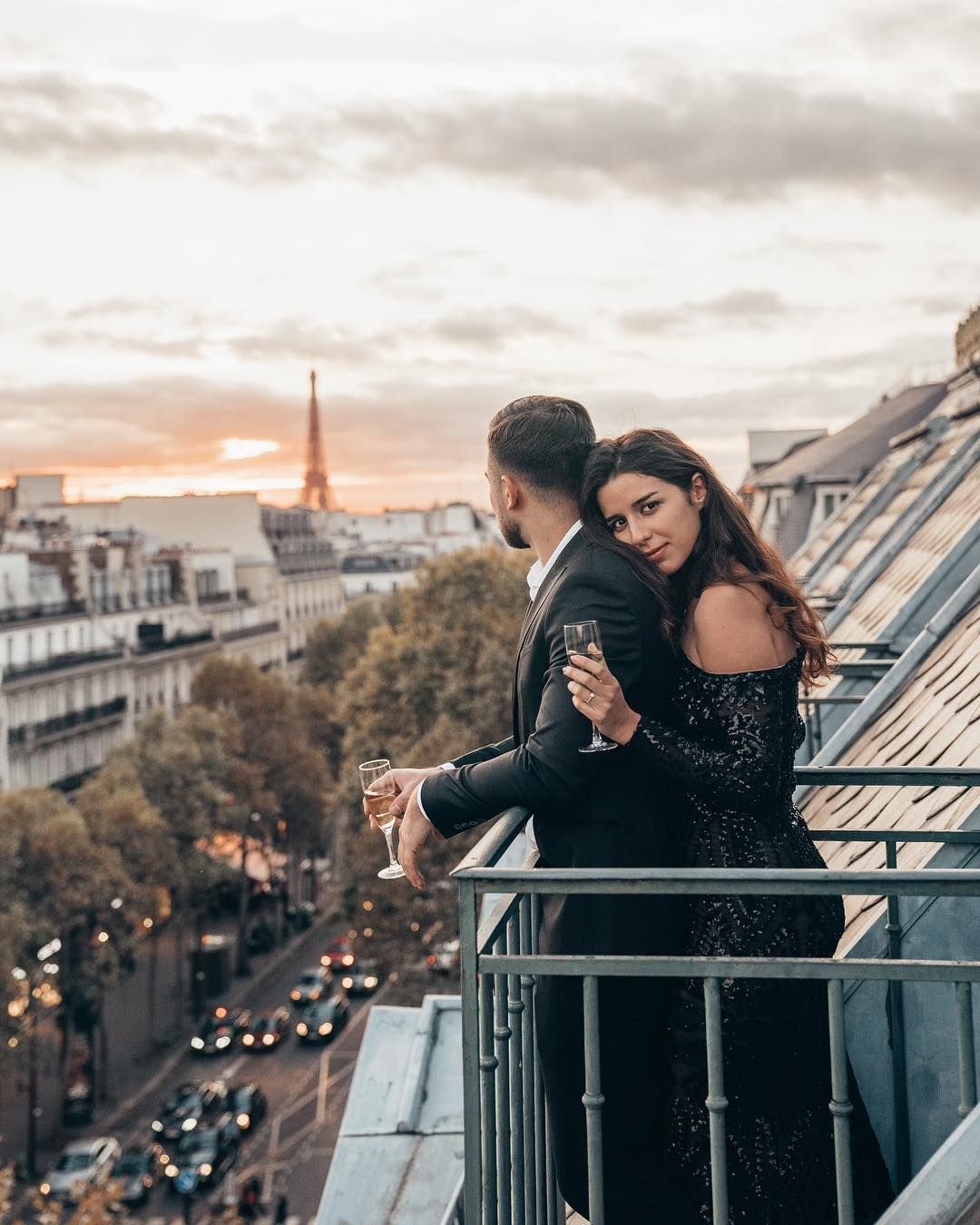 Пары перед камерами. Кетеван Гиоргадзе. Влюбленные в Париже. Фотосессия для двоих. Влюбленные на балконе.