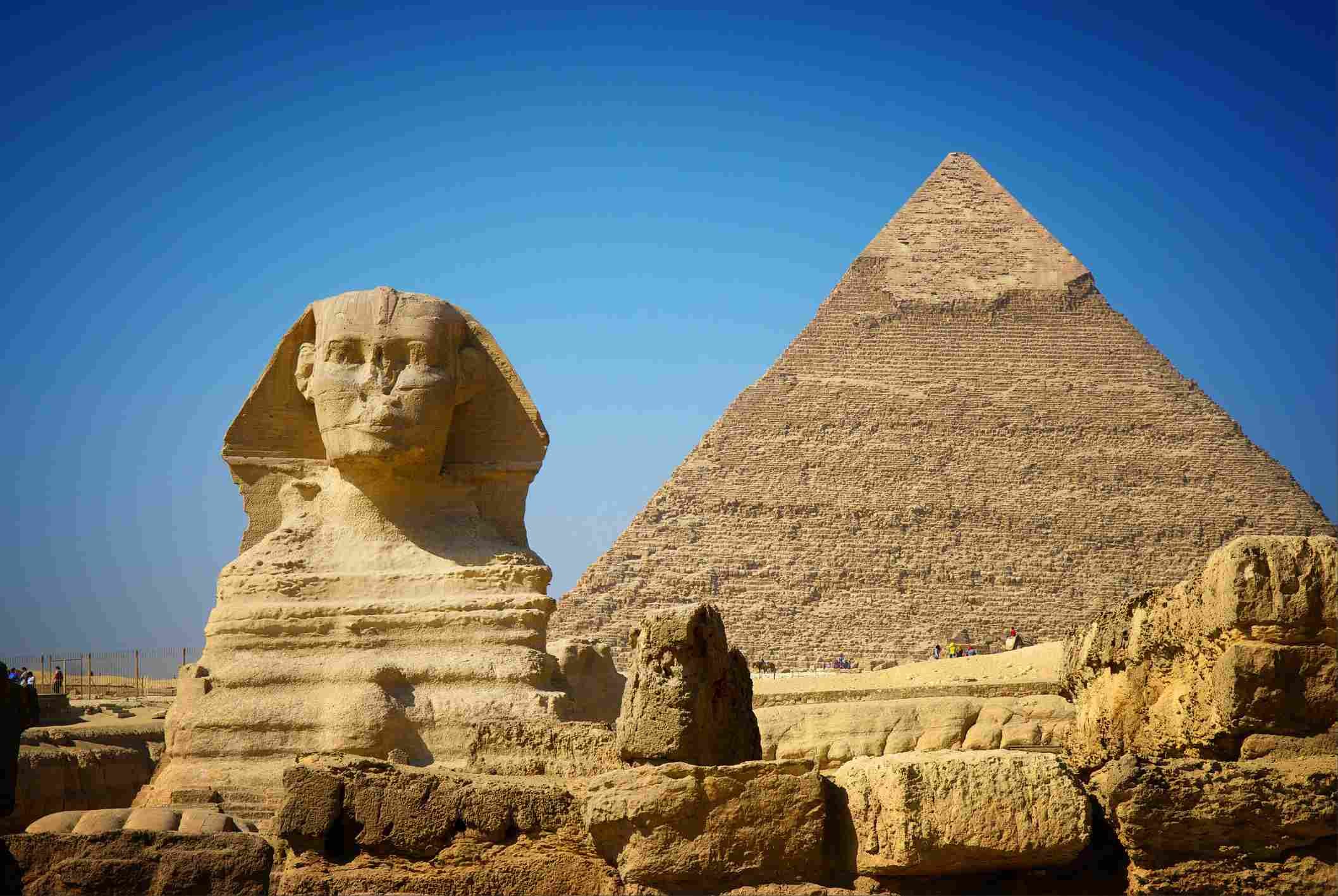 Древности пирамид. Сфинкс Гизы. Пирамиды Гизы и сфинкс. Пирамиды Луксор Египет. Пирамида Хефрена древний Египет.