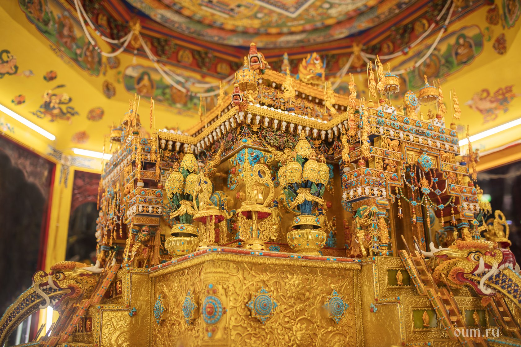 Внутри буда. Монастырь Джоканг Тибет. Тибет храм Джахан. Лхаса. Храм Джоканг. Дворец Потала Тибет.