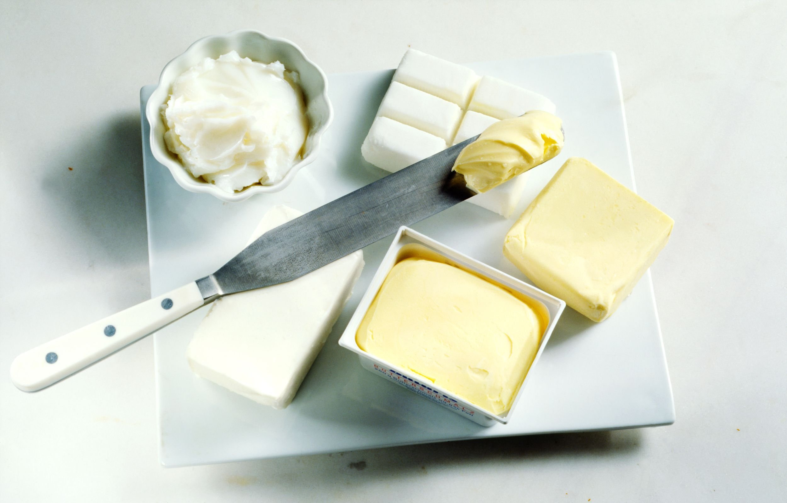 Оценка масла сливочного. Масло сливочное. Сливочное масло жиры. Сливочное масло маргарин. Много сливочного масла.