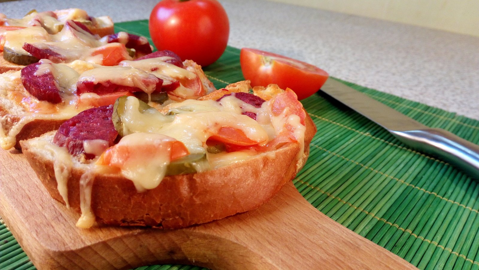 рецепт простой домашней пиццы в духовке с колбасой и сыром фото 95