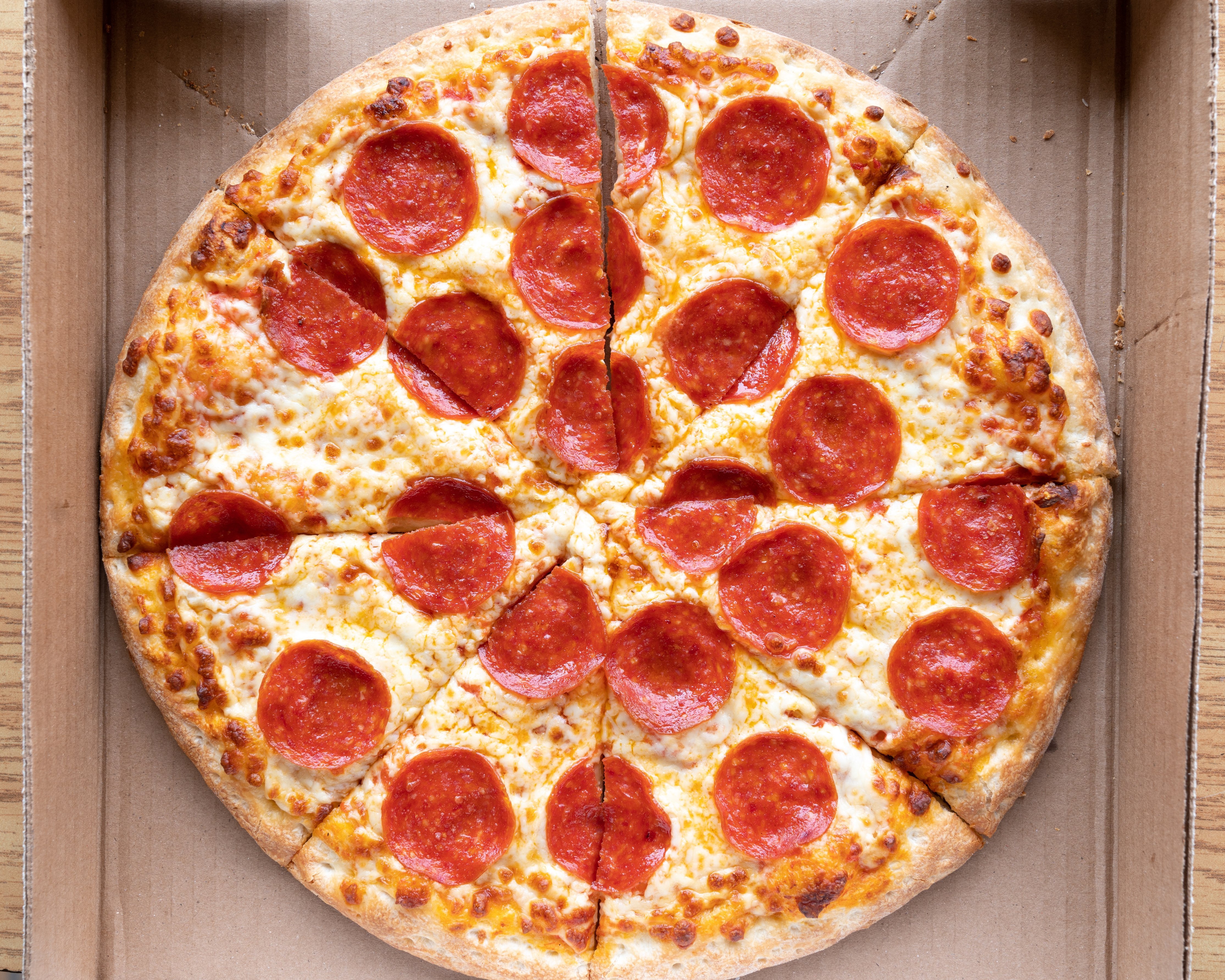 фото пиццы на столе пепперони фото 105