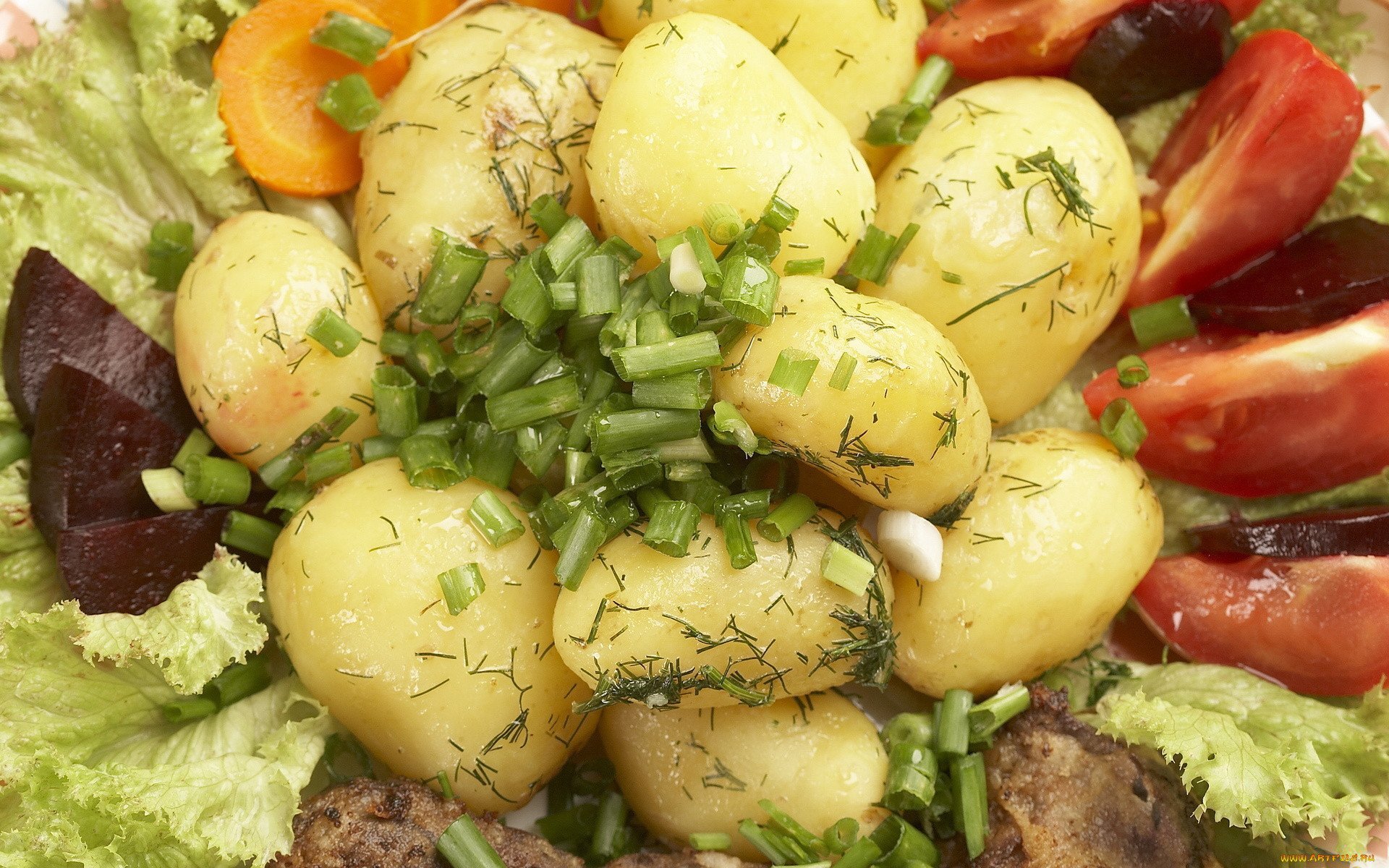 Мясо картошка лук что приготовить. Блюда с картофелем. Картофель отварной. Блюда с овощами. Вареная картошка с овощами.