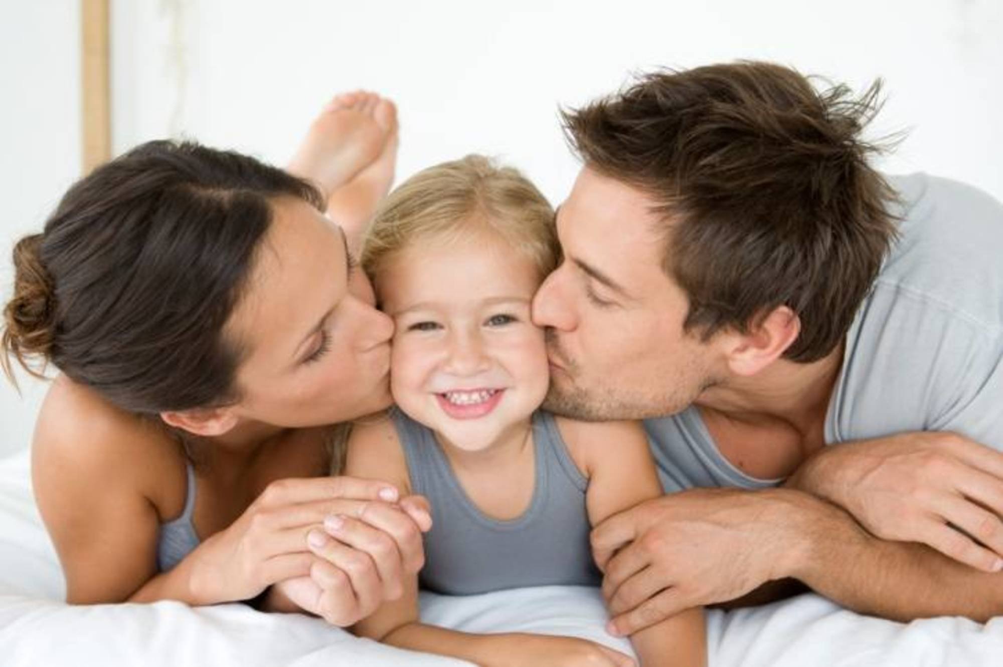 Любовь ребенка проявляется. Воспитание ребенка. Родители и дети. Отношения в семье. Любовь между родителями и детьми.