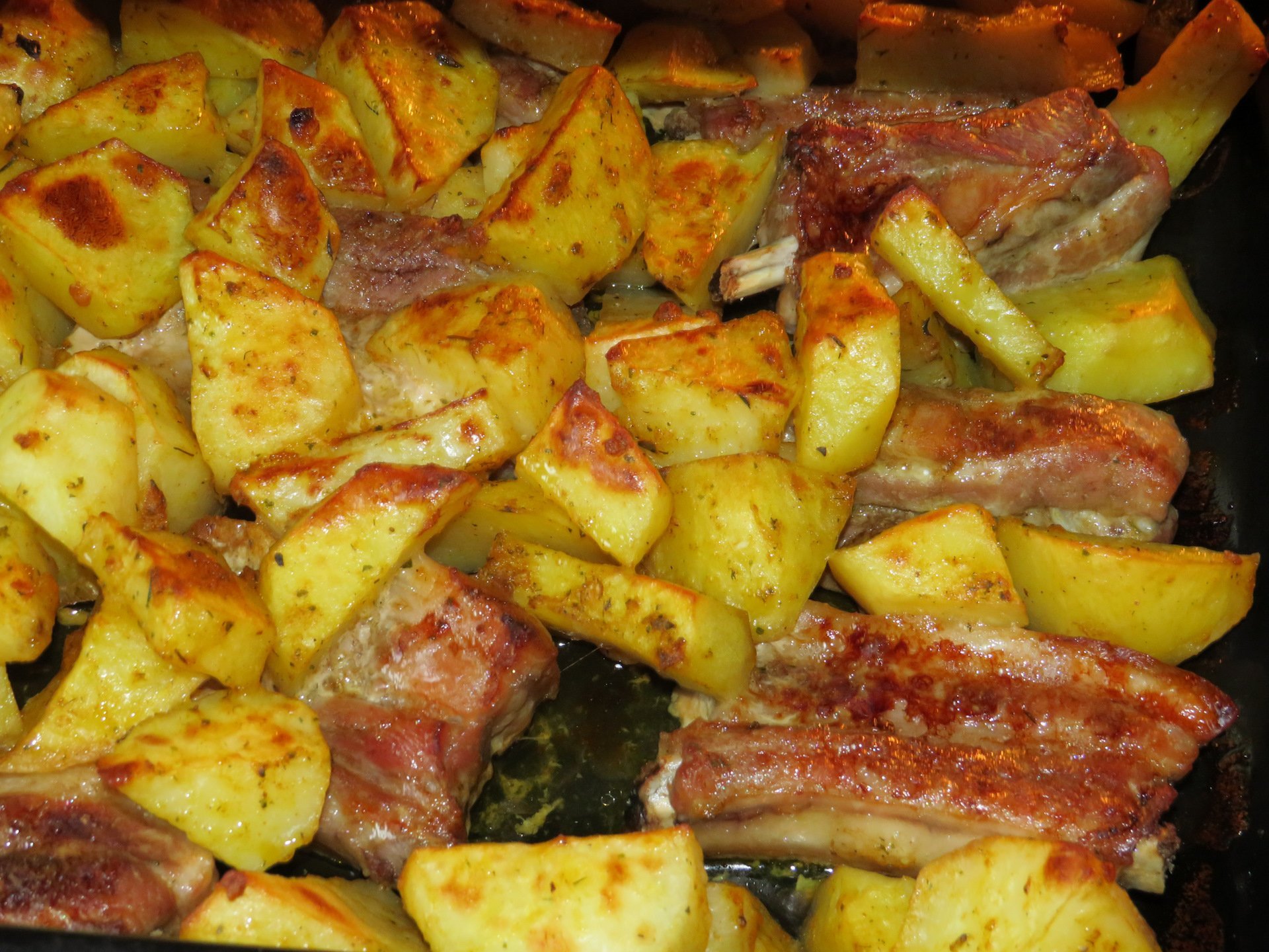 Картошка с мясом в духовке простой рецепт