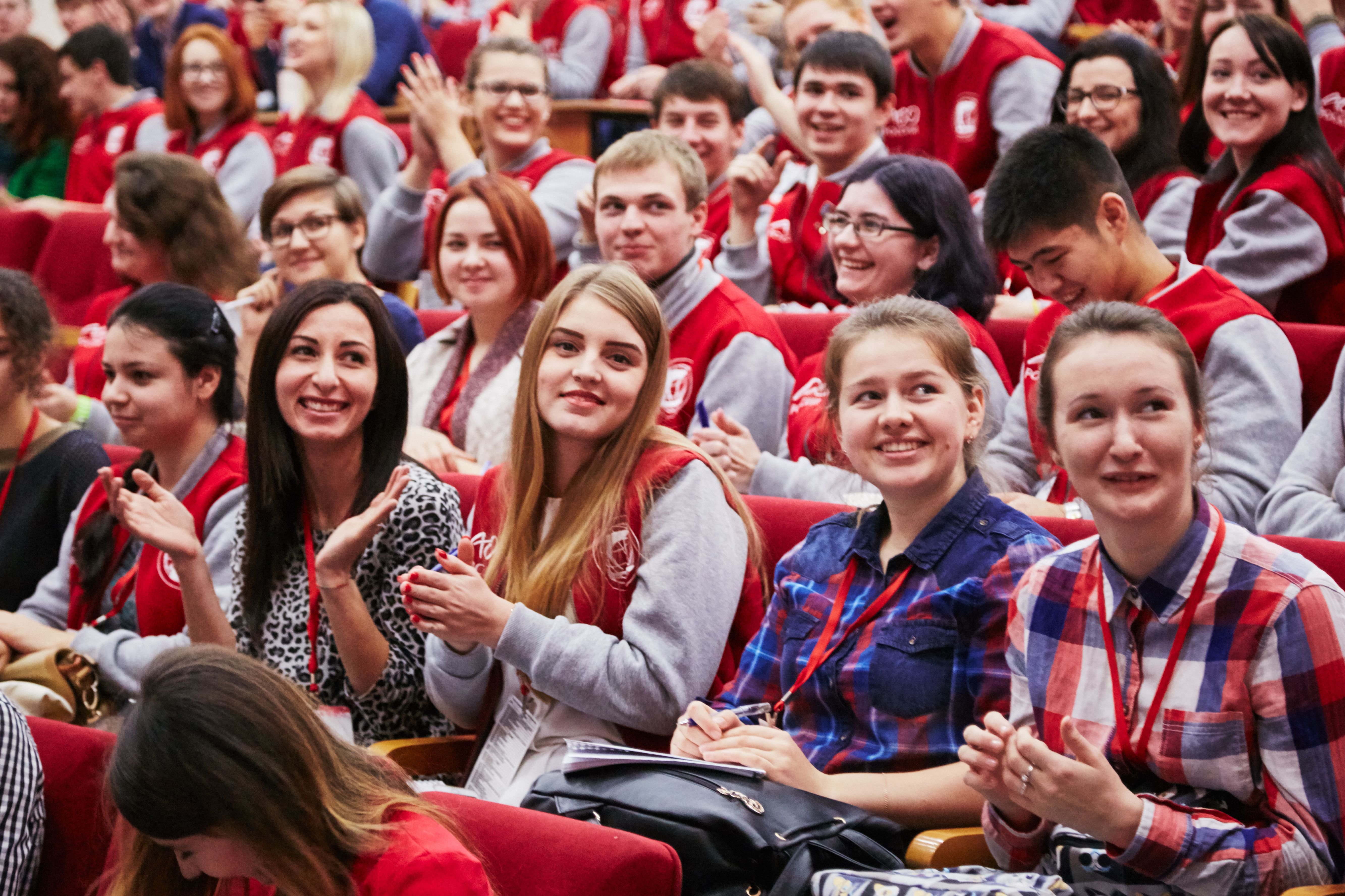 Группа российских студентов. Студенты России. Современный студент. Молодежь студенты. Студенчество в России.