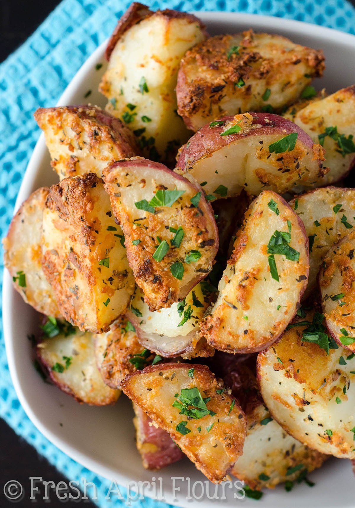 Картофельные блюда рецепты. Запеченный картофель. Печеный картофель. Картошка в духовке. Вкуснейшая картошка в духовке.