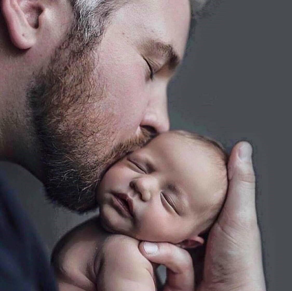 Отец и младенец