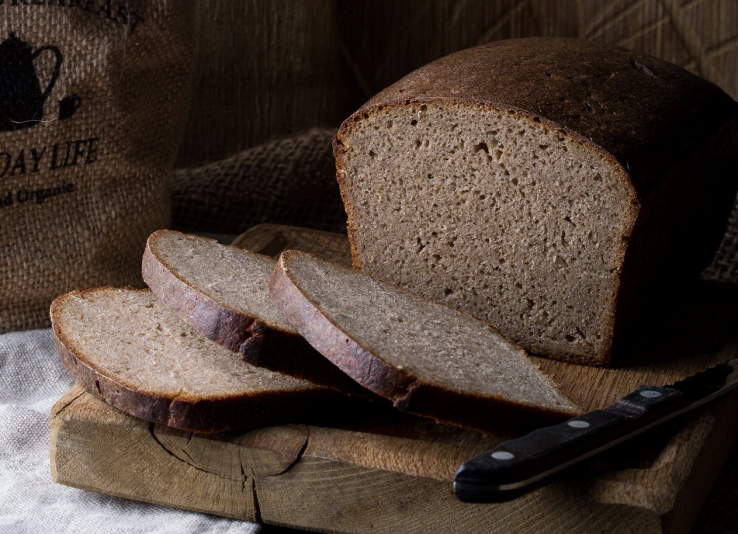 Черный хлеб для волос. Черный хлеб. Ржаной хлеб. Черный ржаной хлеб. Cherni xleb.