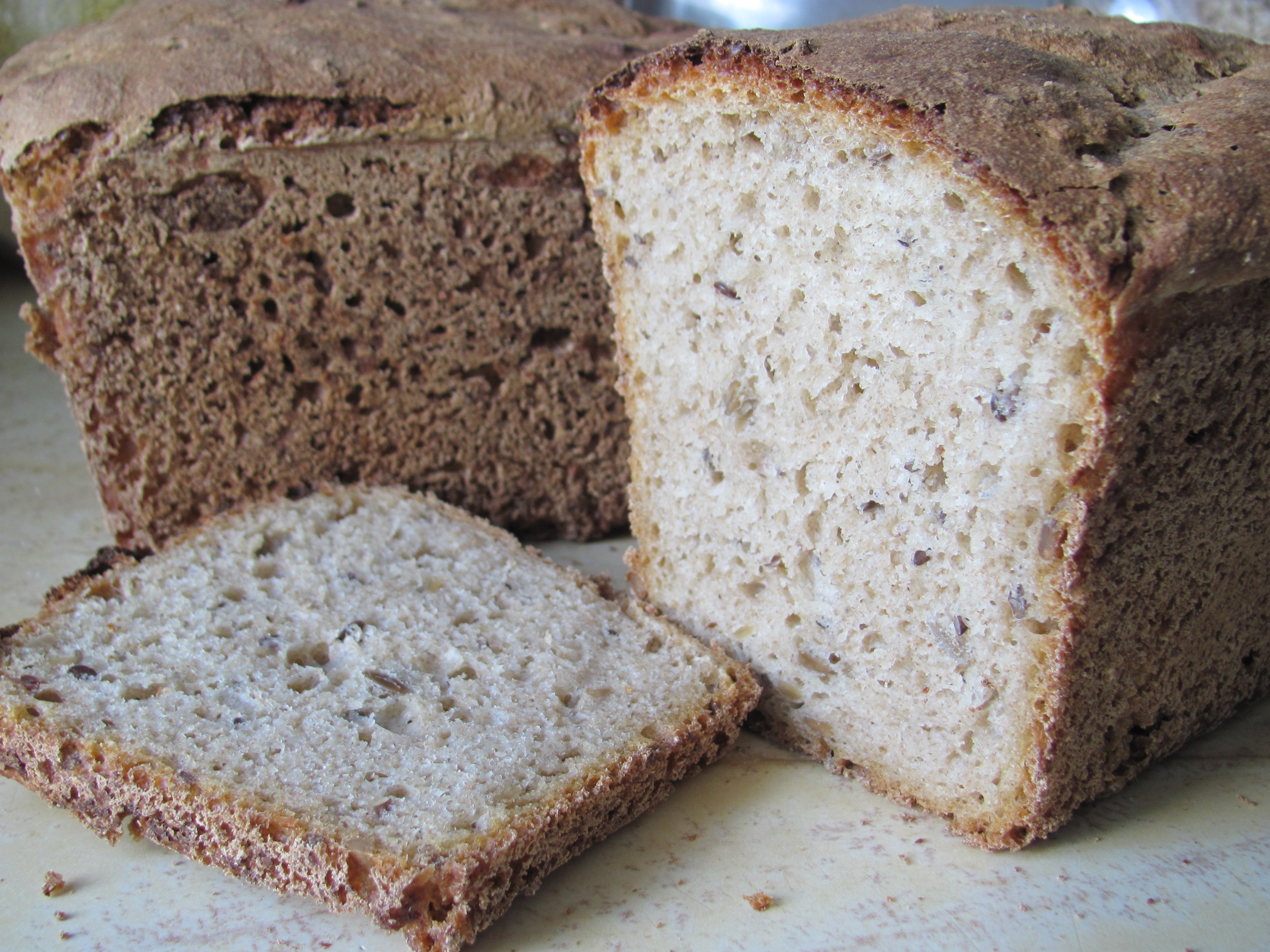 Хлеб без сахара и дрожжей. Бездрожжевой хлеб. Хлеб бездрожжевой Виорд. Хлеб серый бездрожжевой. Хлеб без пшеничной муки.