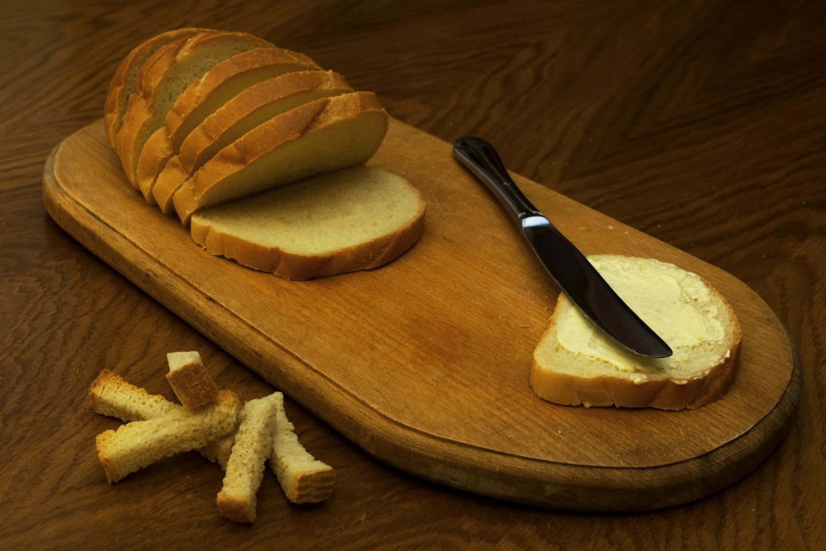Хлеб с маслом можно есть. Бутерброд с маслом. Хлеб с маслом. Батон с маслом. Батон для бутербродов.