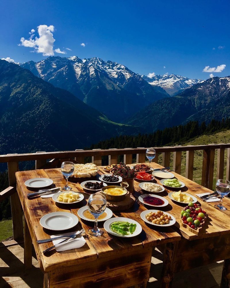 Обед в горах