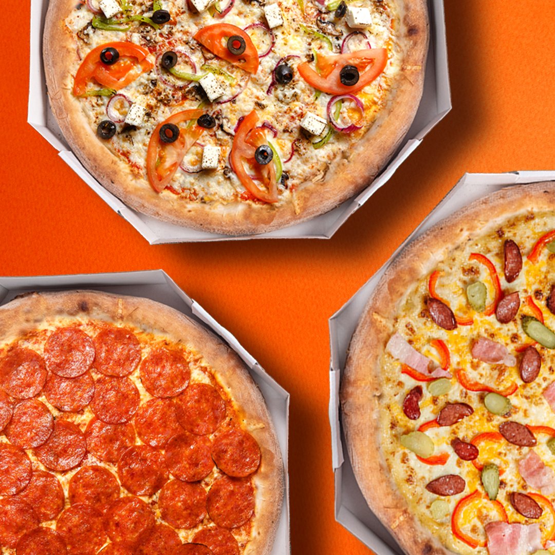 три пиццы одна с фруктами одна с овощами и соусом одна с мясом хорошая пицца фото 12