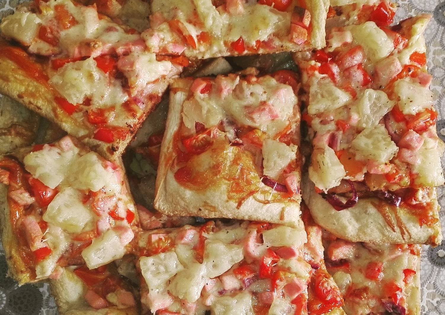 пицца на слоеном тесте в духовке рецепт с колбасой и сыром и помидорами фото 104