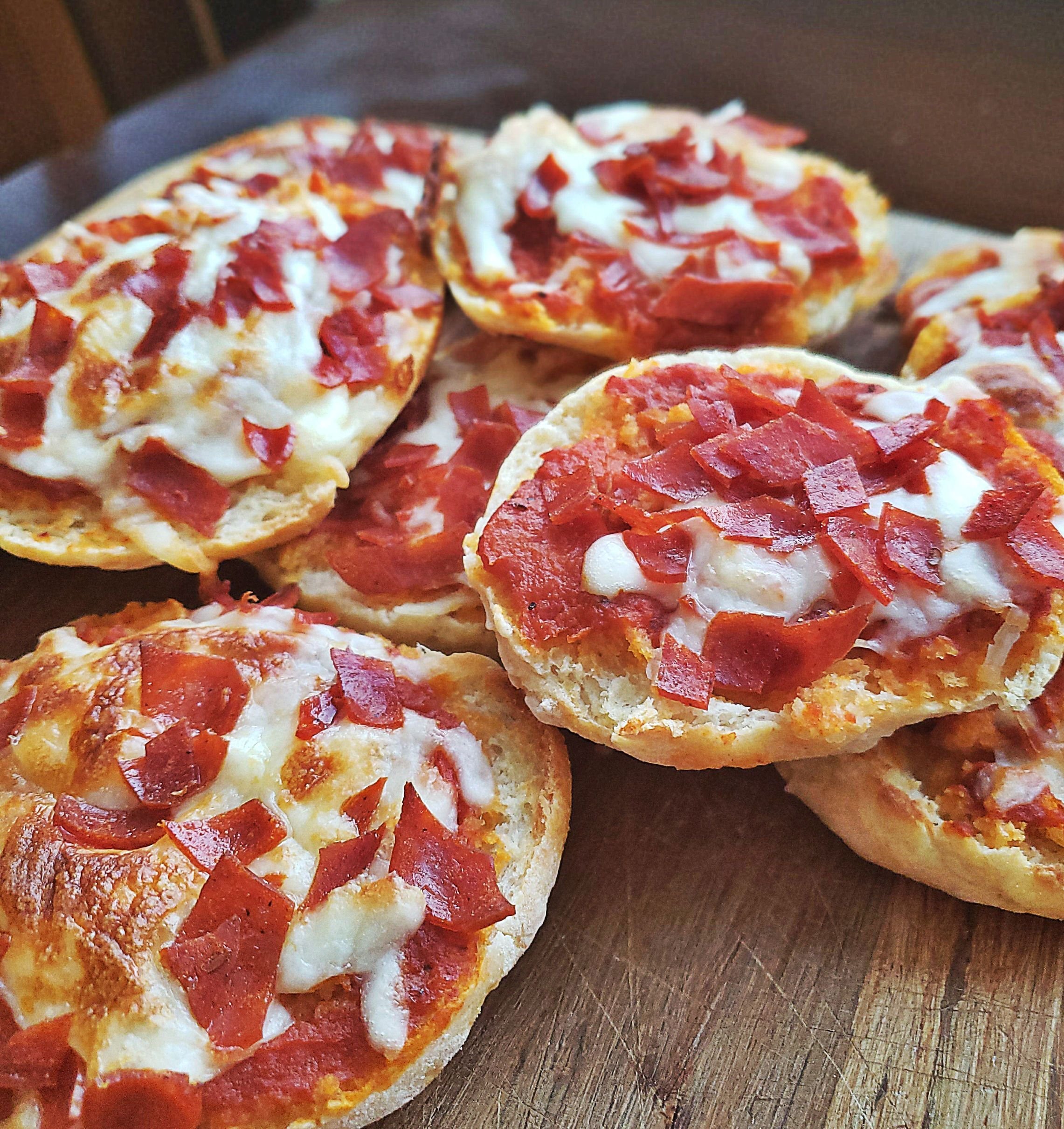 пицца в духовке рецепт в домашних условиях из слоеного теста с колбасой и сыром помидорами фото 111