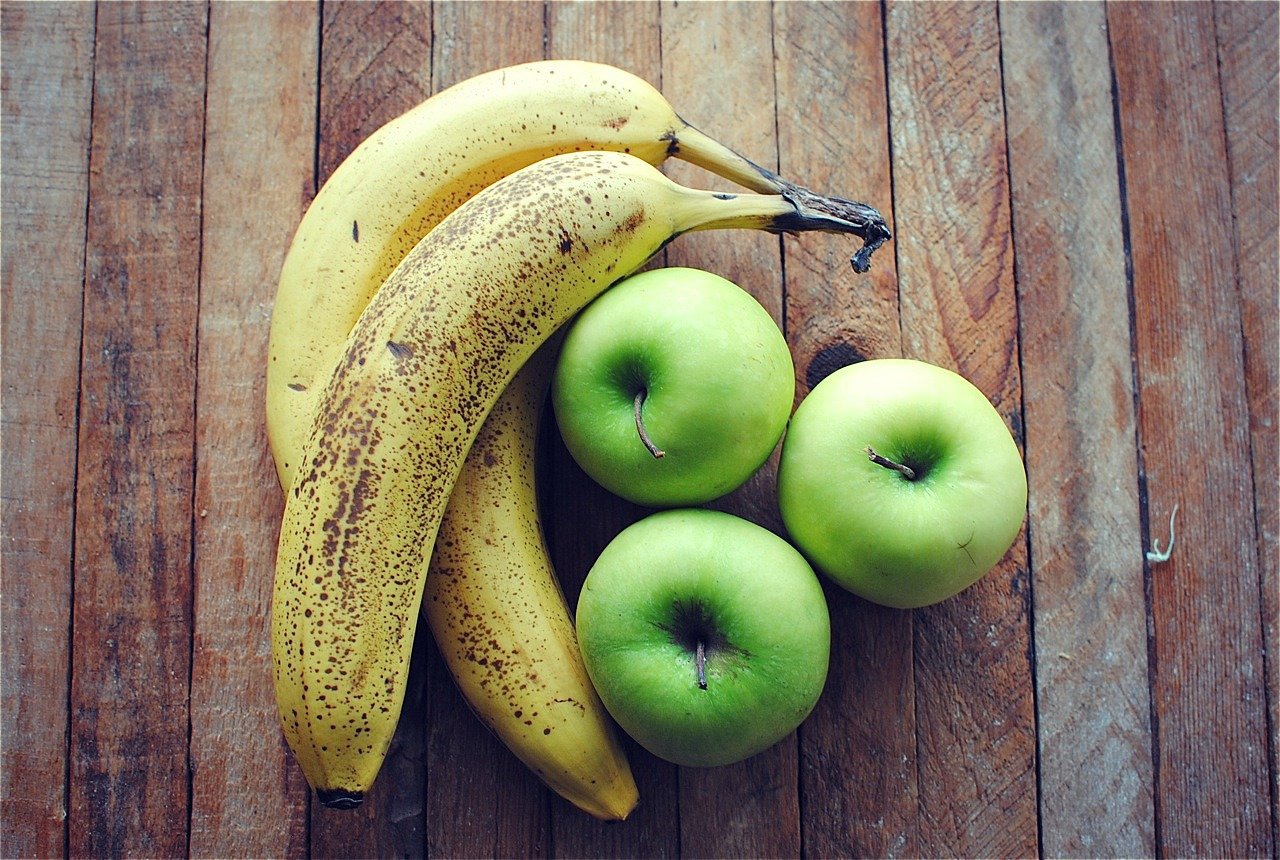 Банановые яблоки