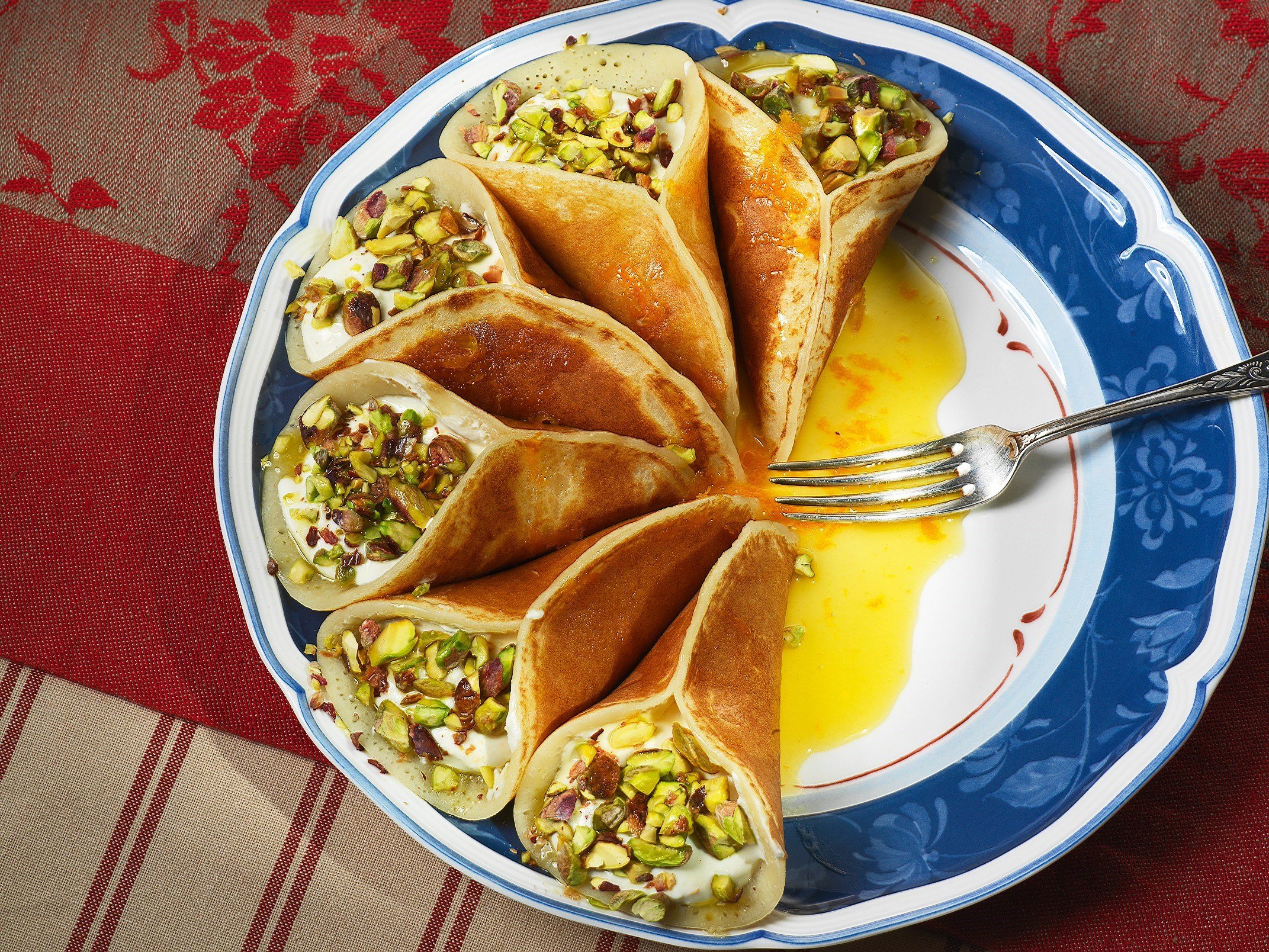 Мусульманские рецепты. Арабские блинчики Катаеф. Арабская кухня. Блюда Восточной кухни. Арабские национальные блюда.