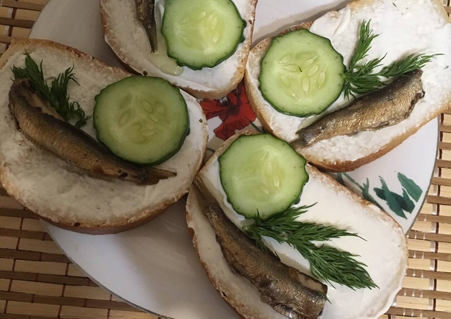 Бутерброд со шпротами рецепт классический с фото