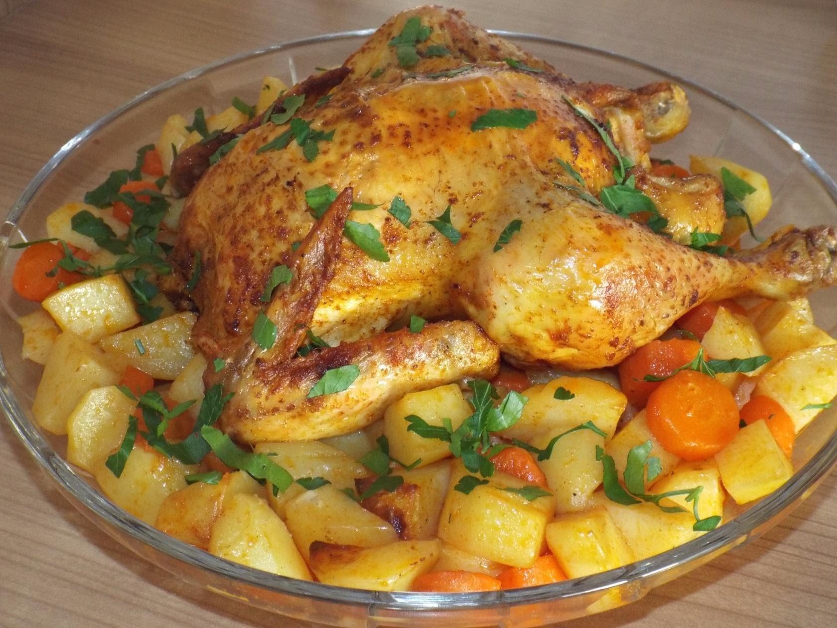 Рецепт запеченной картошки с овощами. Курица с картошкой. Курица с картошкой в духовке. Запеченная курица с картошкой. Запеченная курица с картошкой в духовке.